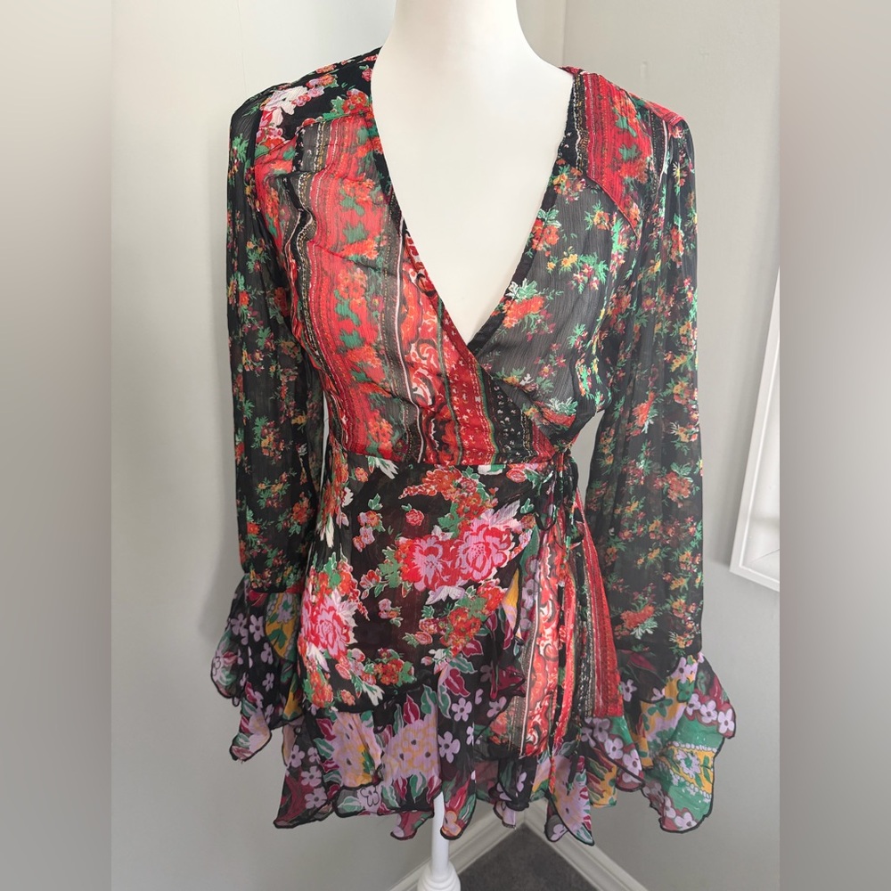 NWT Free People Magic Hour Wrap Top in Black Floral Size M - Picture 2 of 5